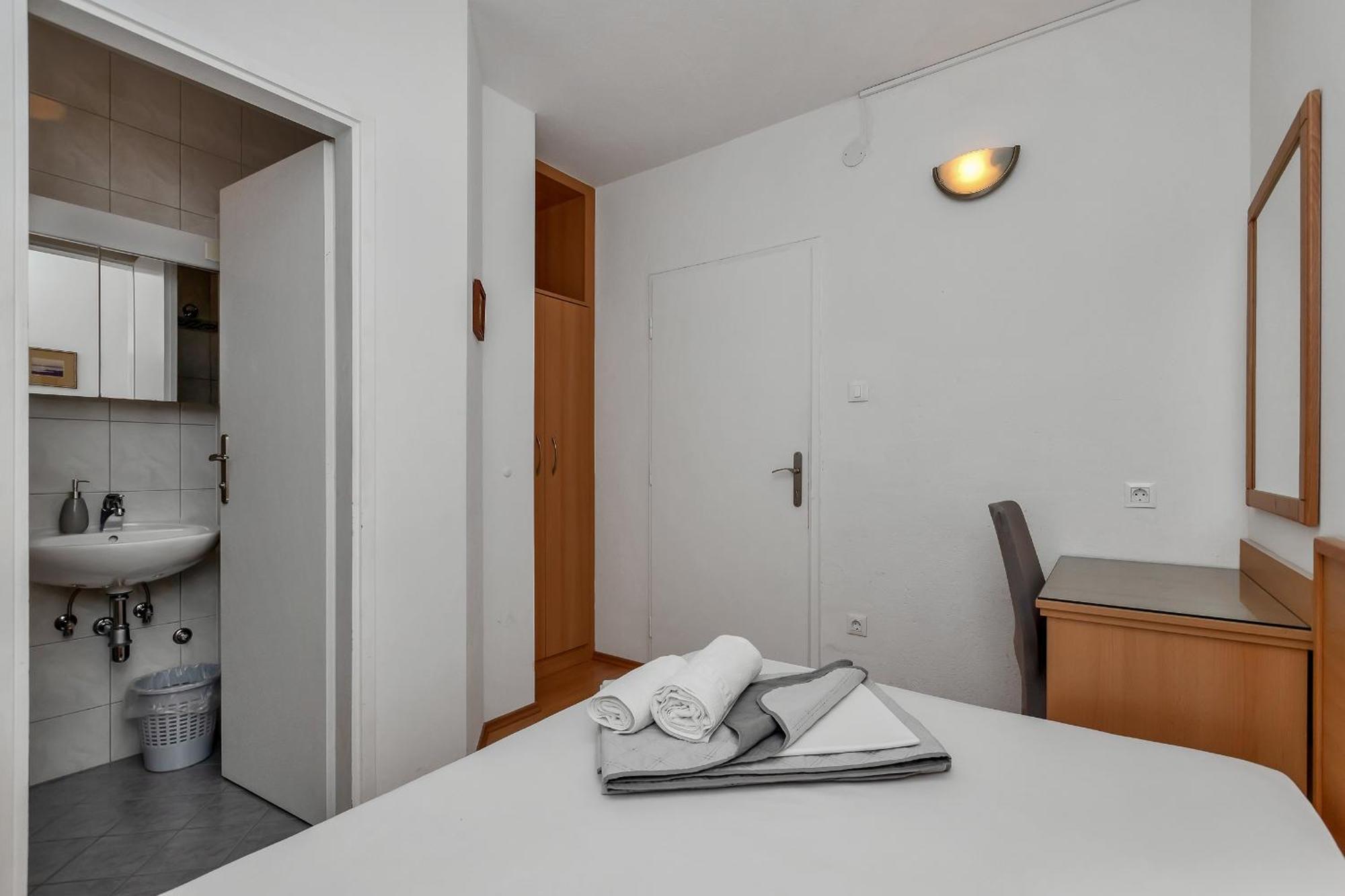 Apartments And Rooms By The Sea Baska Voda, Makarska - 2578 Room photo
